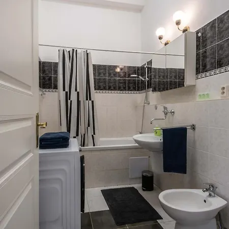 Apartament Centrally Located 3bd Near National Museum Praga