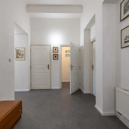 Centrally Located 3bd Near National Museum * Prague