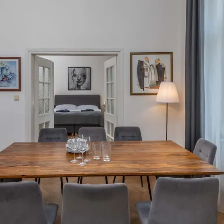 Centrally Located 3bd Near National Museum Apartment Prague