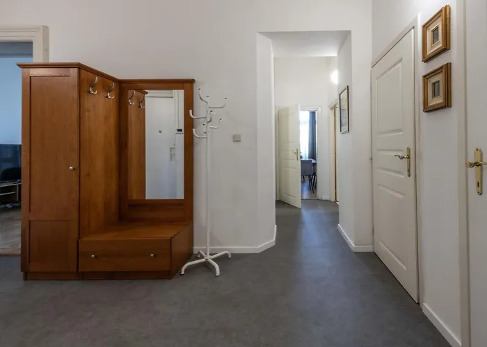 Centrally Located 3bd Near National Museum Апартаменты