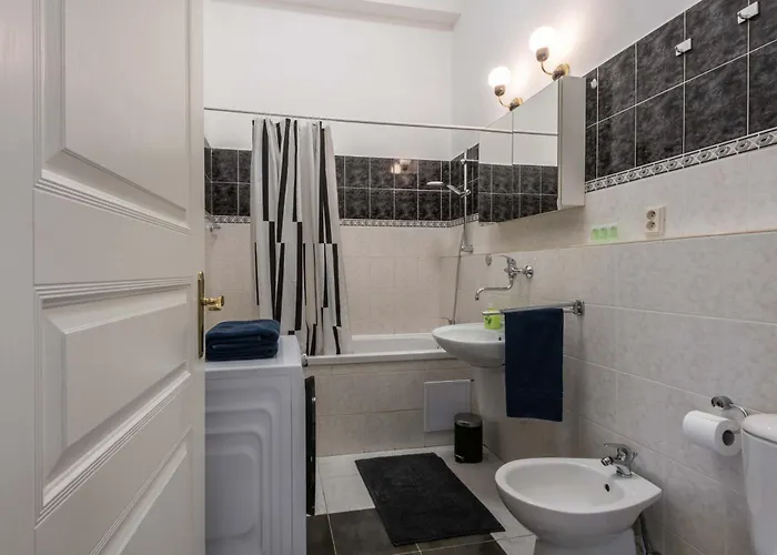 Апартаменты Centrally Located 3bd Near National Museum Прага