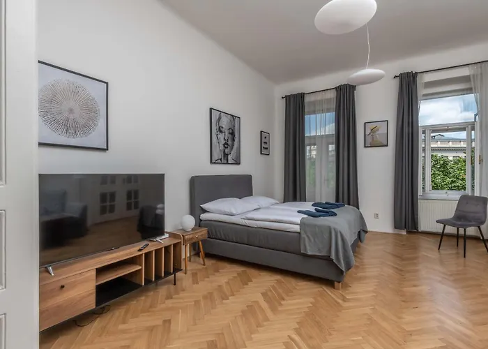 Centrally Located 3bd Near National Museum *