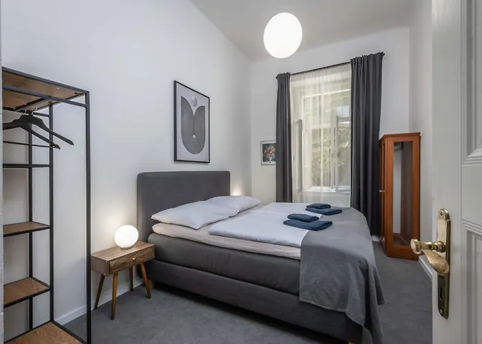 Апартаменты Centrally Located 3bd Near National Museum Прага