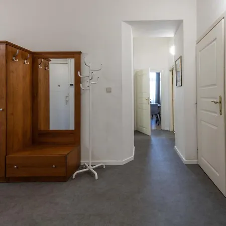 Centrally Located 3bd Near National Museum דירה